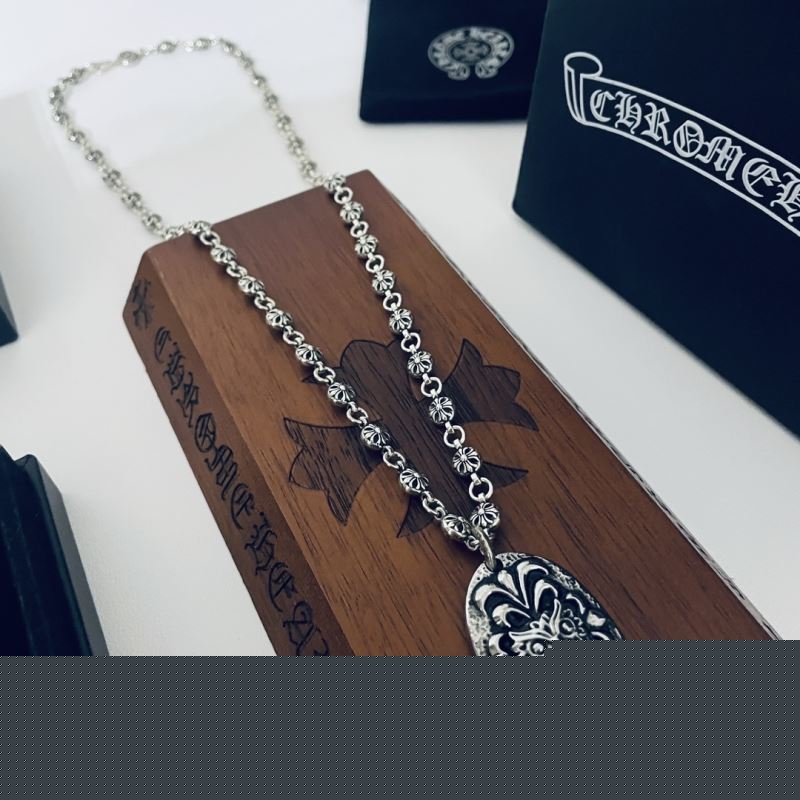 Ch**me He**ts necklaces